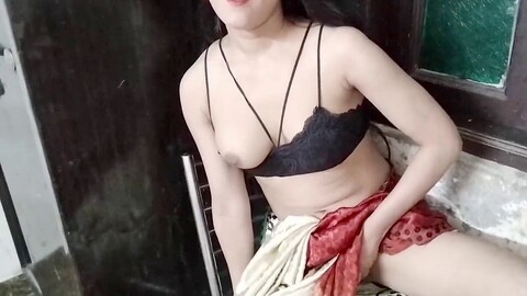 Divertimento amatoriale desi con sexy_divya0 che ha un momento cupcake da sola